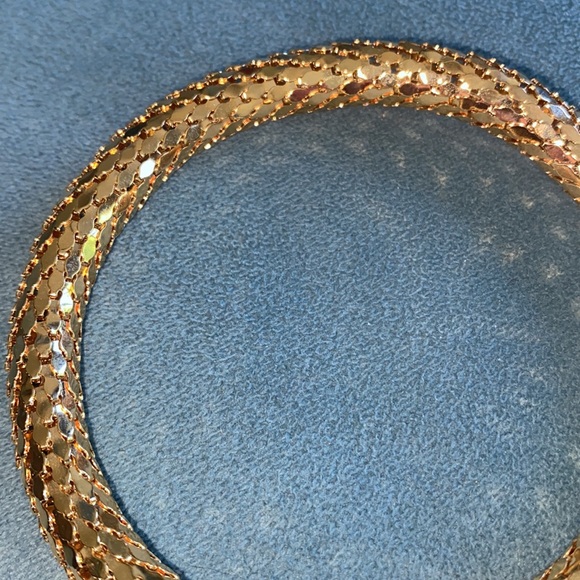 Gold Colored Bracelet Keychain - Picture 4 of 6